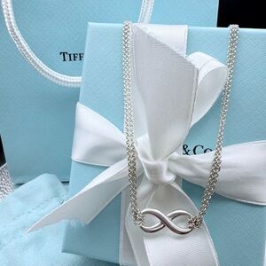 Authenticated Tiffany & Co. Sterling Silver Infinity Pendant Necklace 15.75”